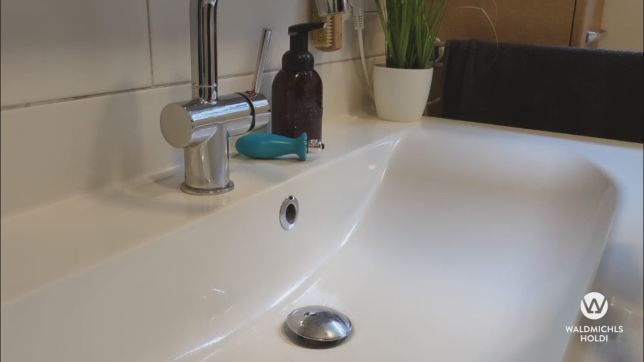 Load video: holzvibrator-holzdildo-reinigen-mit wasser und seife-meinhldi-waldmichlsholdi